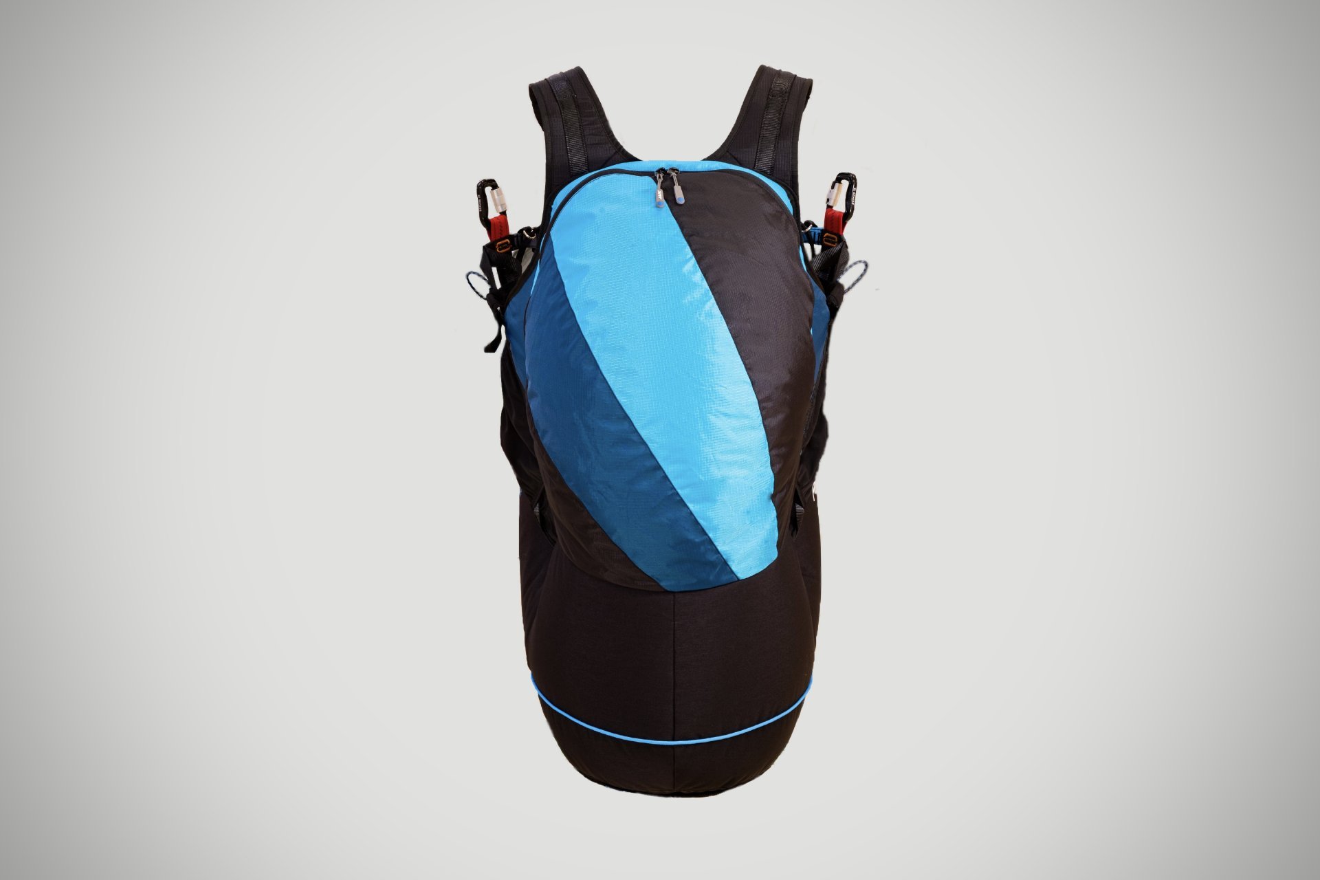 Paragliding passenger harness and safety setup.