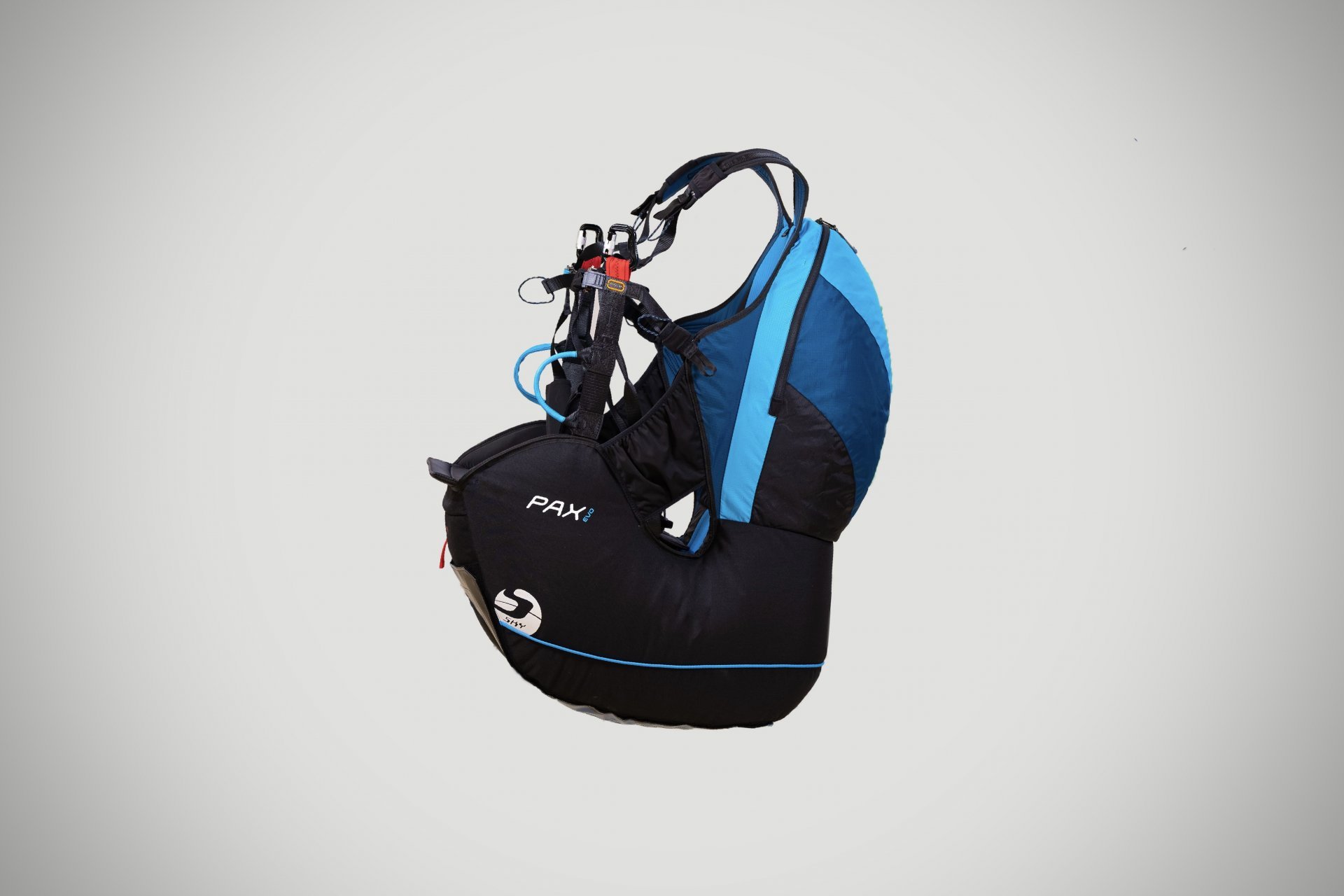 Paragliding passenger harness and safety setup.